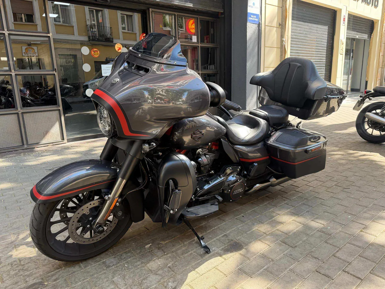 Harley-Davidson CVO STREET GLIDE